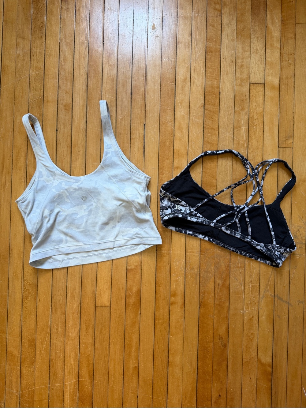 Lululemon athletica Sports Bra White/Black Floral Patterned Strappy Bra Sz. 8